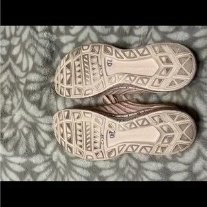 APL | Shoes | Apl Womens Techloom Wave Sneaker Nude  display picture 1